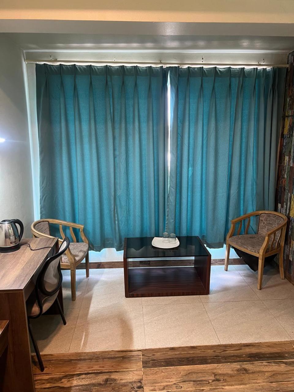Hotel Raj Shikhar Ujjain Zewnętrze zdjęcie